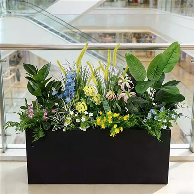 Crna pravokutna kutija za sadnju